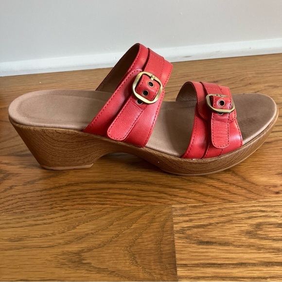 EUC Dansko Size 9.5 to 10EUR 40 Jessie Red Leather Wedge Sandals Womens Shoes - Picture 3 of 12